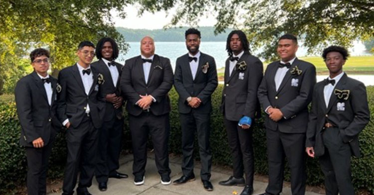 Mentoring future teachers | Dallas ISD Staff News