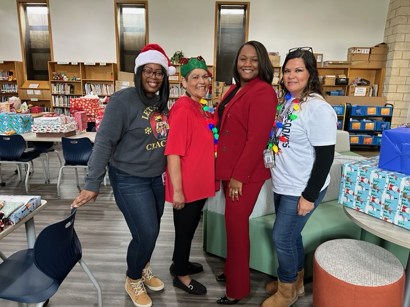 Dallas ISD team members end the year giving from the heart Dallas ISD